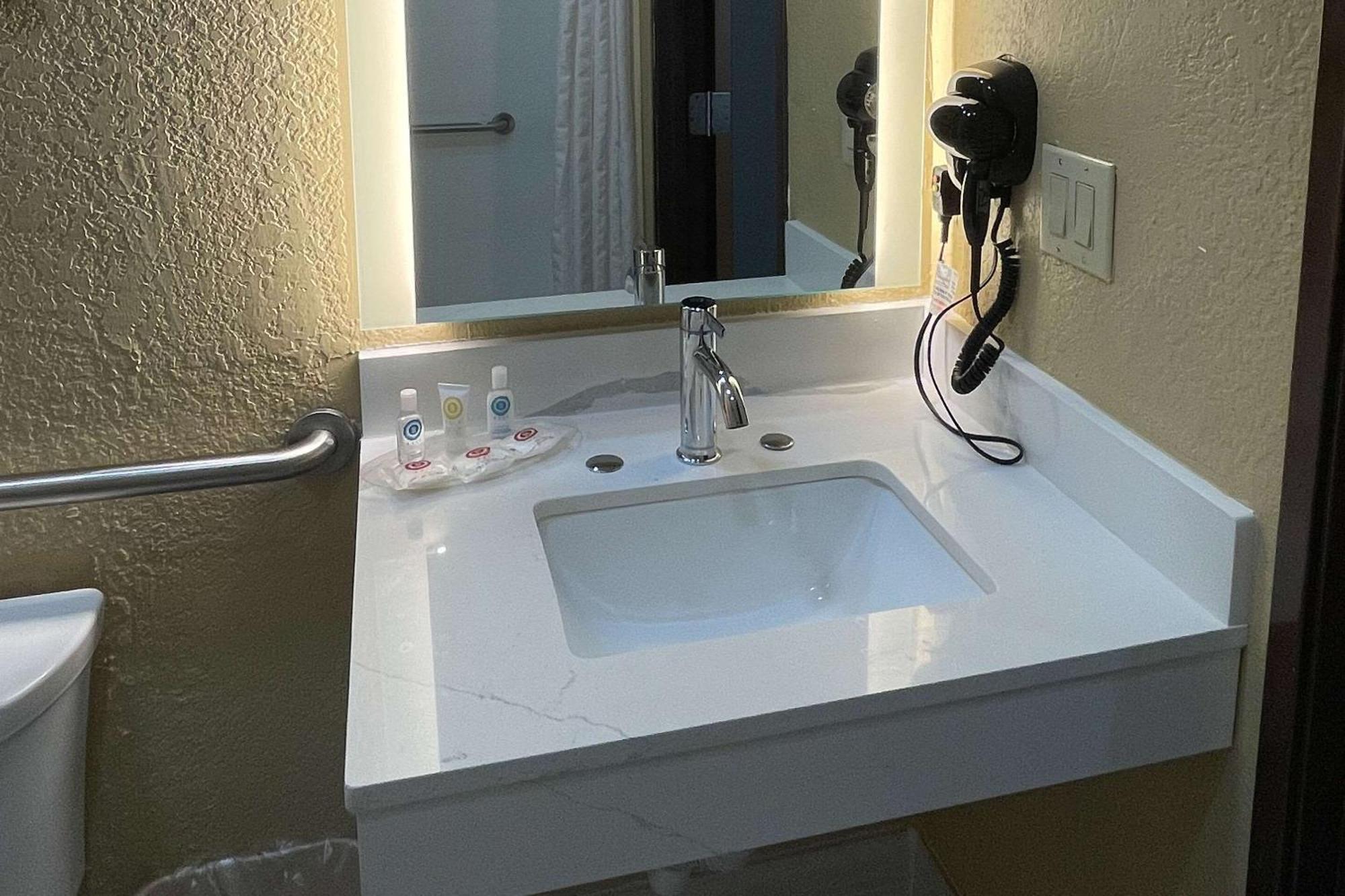 Comfort Near Seaworld 3* San Antonio