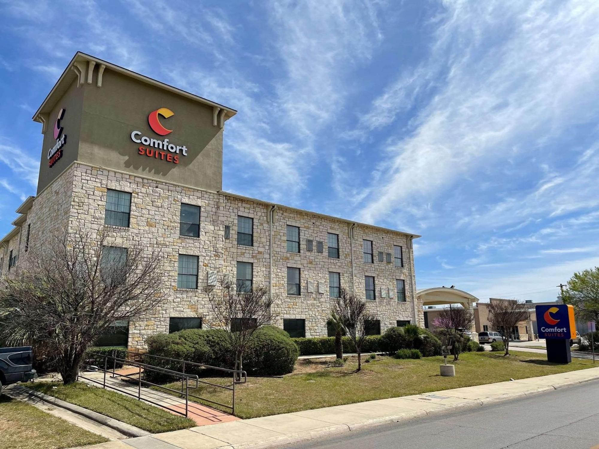 Comfort Near Seaworld Hotel 3*