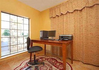 Comfort Near Seaworld 3*